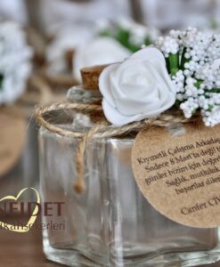 Beyaz Çiçekli Kare Şişe Nikah Şekeri
