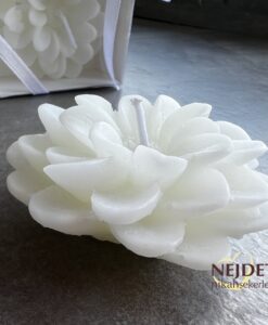Alternative view of Nilüfer Çiçeği Mum Nikah Şekeri