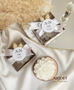 Kraft Kutuda Çiçekli Nilüfer Mum Nikah Şekeri